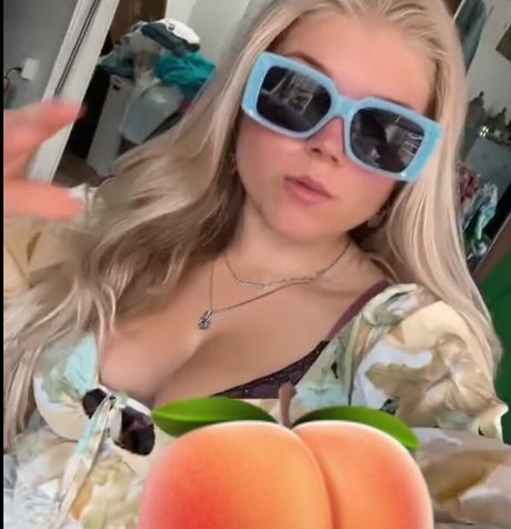 Kusrubxx pornstar naked pic