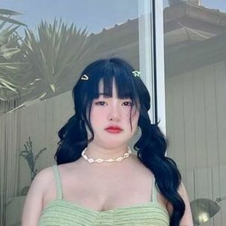 Yinnxmuayy naked model pic