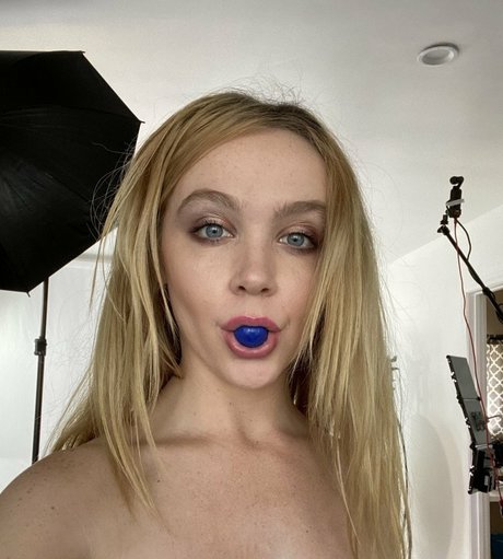 Nikole Nash nude model pic