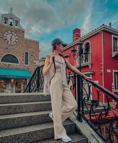 Wanderlustss star erotic galleries