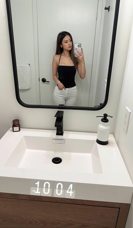 Emily108 star pornographic pictures