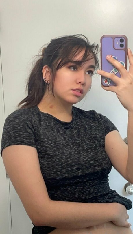 yandericia erotic star pic