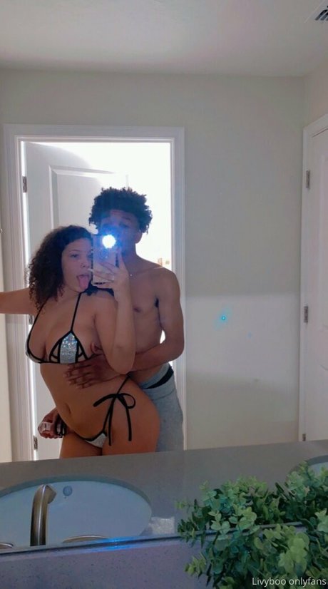 Livyboo model top img