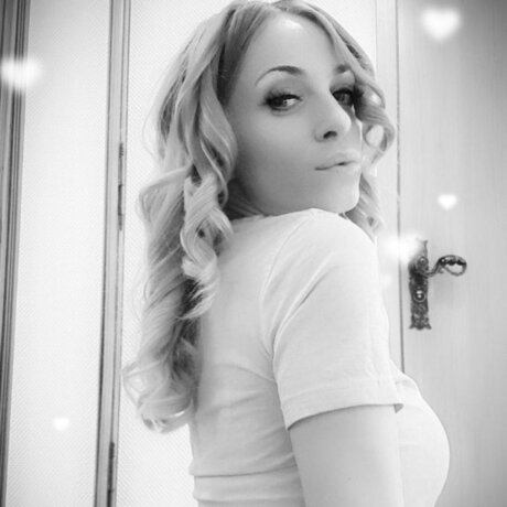 Sophie Star FREE erotic model photo