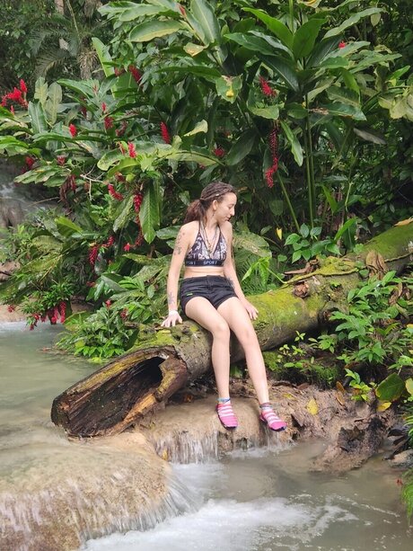 _h t g mpr_ model pornographic image