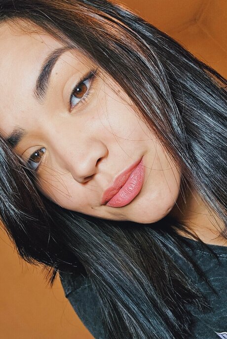 Mi Triniti sexy actress pictures