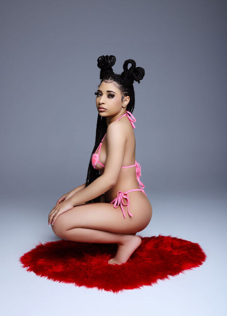 CREAMSTAR_ model pretty images