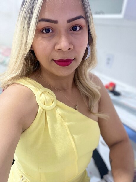 Danielle Martins Moraes hot actress gallery