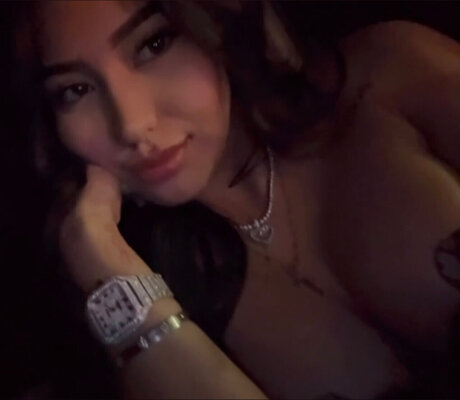 Noelialust pretty pornstar image