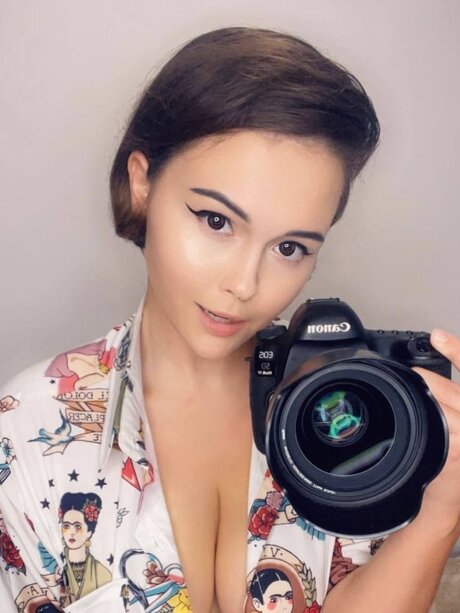 Peachy Alice model free pictures