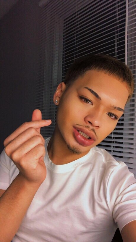 SanXGuapo sexy star photo