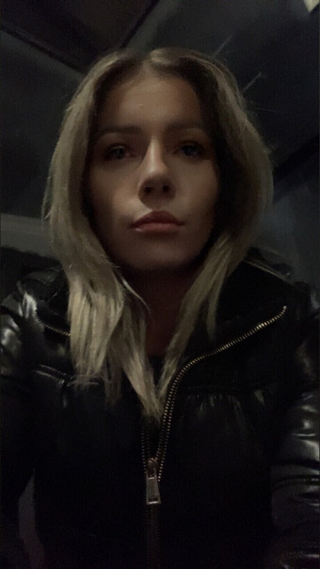 Latica blue eye_ model pretty pics