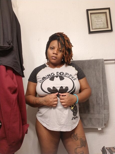 LADY SUN RAY erotic actress photo