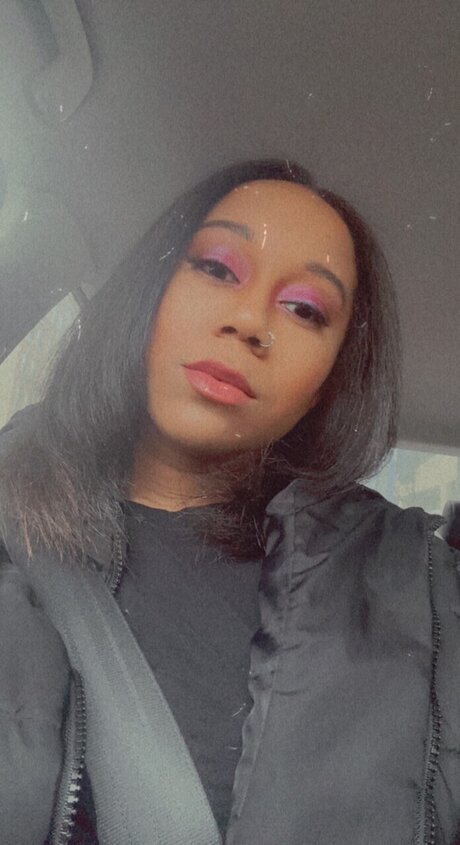 Queen Abby star erotic photo