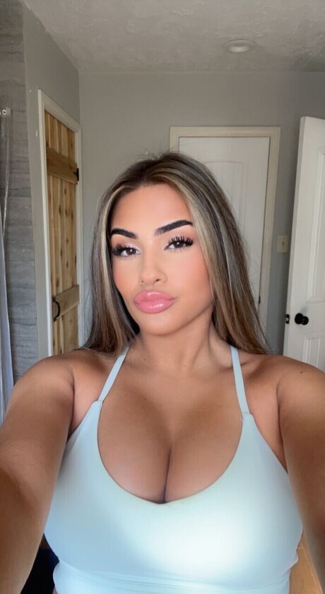 Cam Cordova model exclusive image