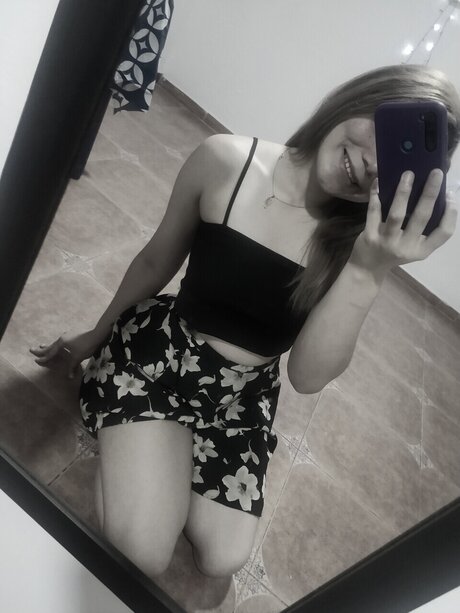 Smiling13 model perfect img