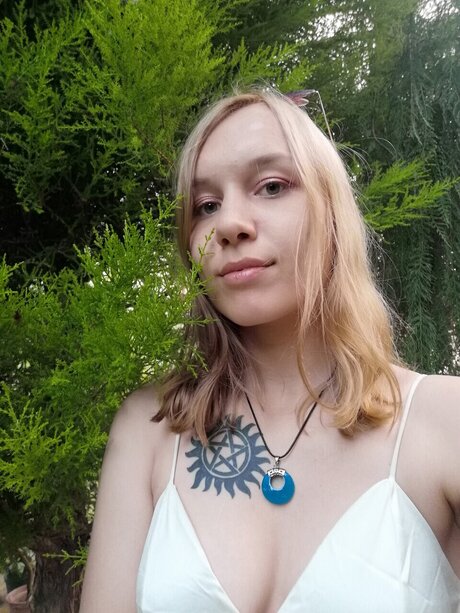 EvaT model nudes images