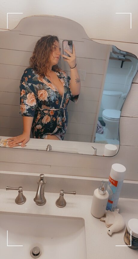 Leighanne top actress photos