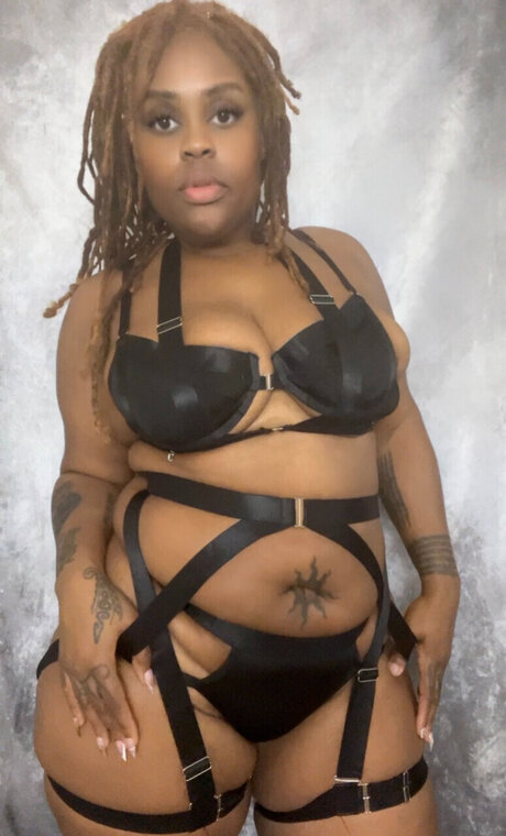 Muva Rose star pornographic image