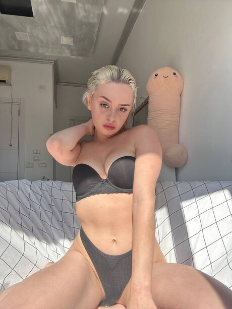 Ameli sexy star image