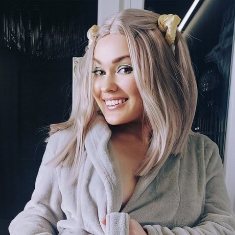 Petite Passion model free pics