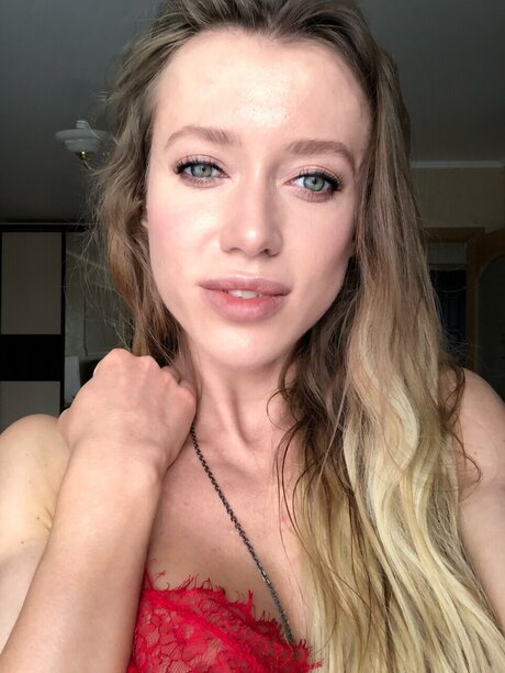 Olly Nick hot actress picture