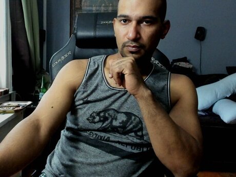 Fill The Wallet model naked photos