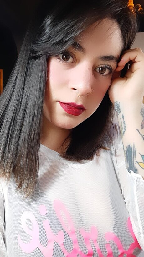 Leony sexy model image