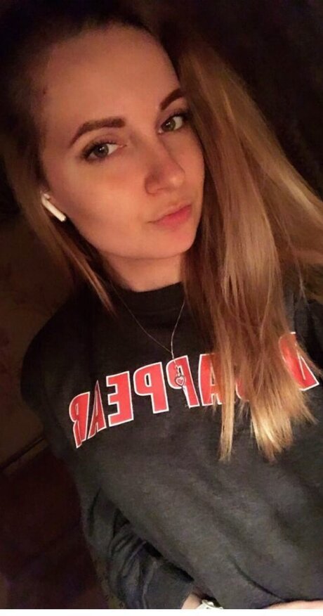 Vikki 13 hd model pic