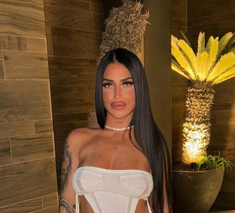 Madiii xxx model pic