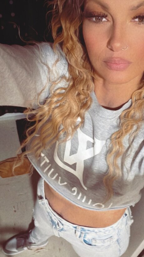 JustMeeeeh pornstar sexy photos