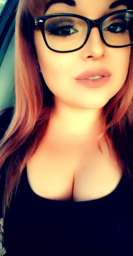 PeachTemptations hot model photo