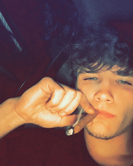 Levi Hansen star pretty galleries