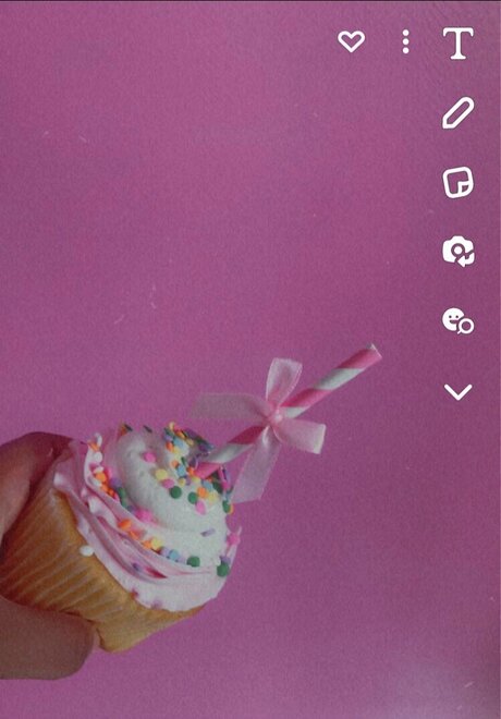 Tikki Bar model naked pic