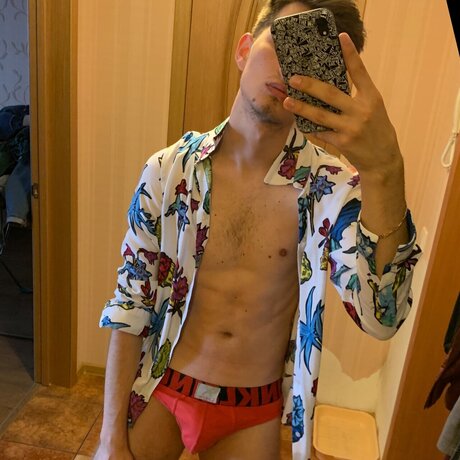 Aleks Miller naked actress pic