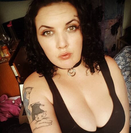 isla cameron star art photos