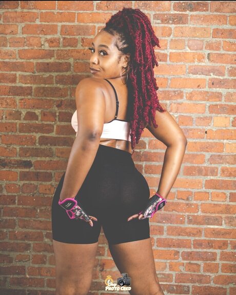 serenademenicki nudes star img