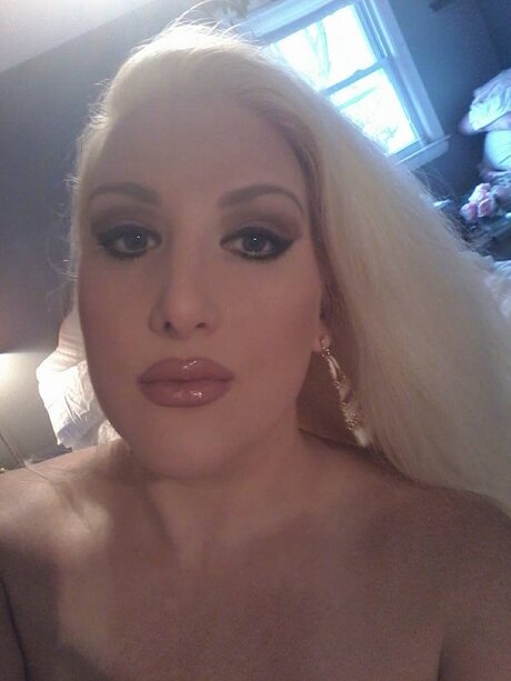 Sara Summer sexy actress img