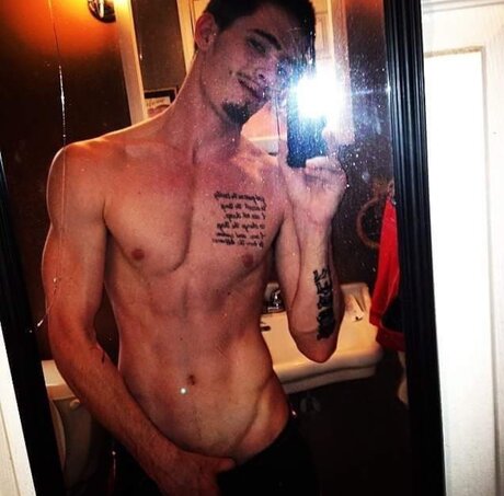 Monemovez sexy actress images