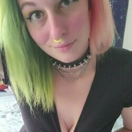 Emily Cumslut_ hd model pictures