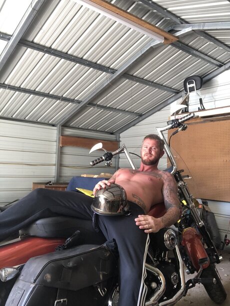 Bifunguy with bi gf model erotic photos