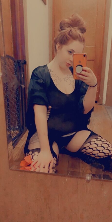 yungroxy nudes star photo