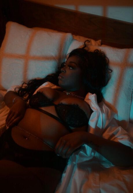 Karma FREE_ nice actress picture