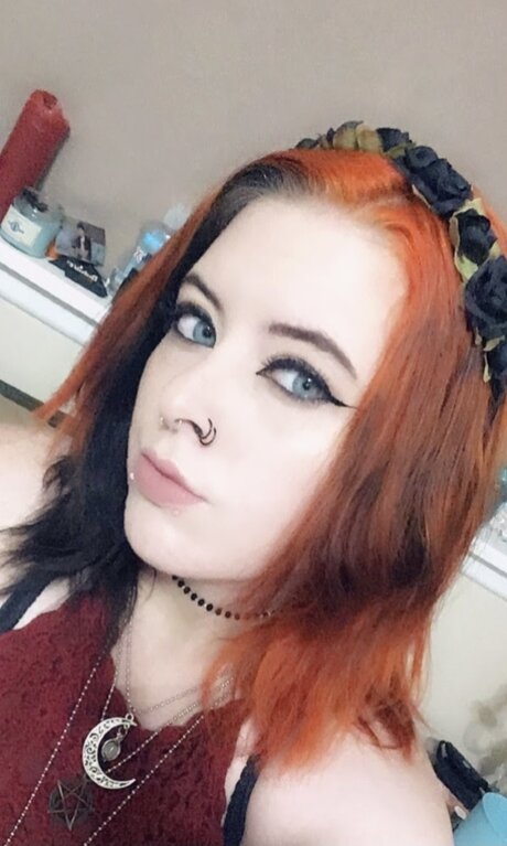 LittleMsUndead model top image