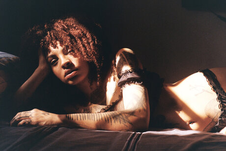 Moliv Painter Cool cat erotic model pictures