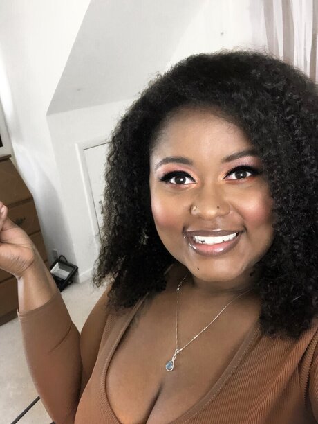 The Underfunded Fashionista pretty pornstar pic