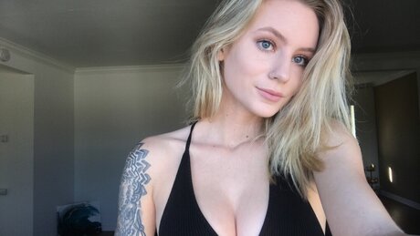 Goddess Brandee art pornstar photo