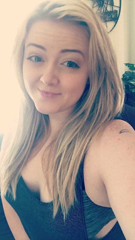 Morgan Badley model naked photo