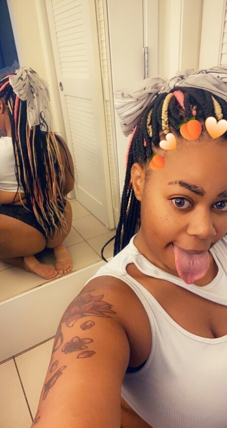 Lightskincutie pornstar top pics