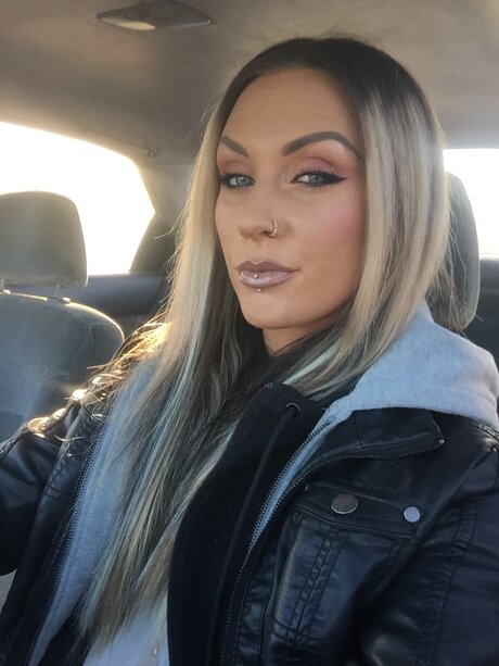 InkedSteph30 nude model photos